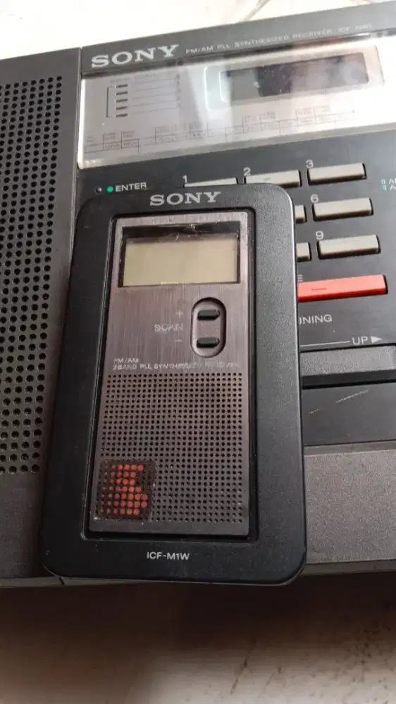 Sony radio antik langka icf2001 off kondisi mati mulus fisik