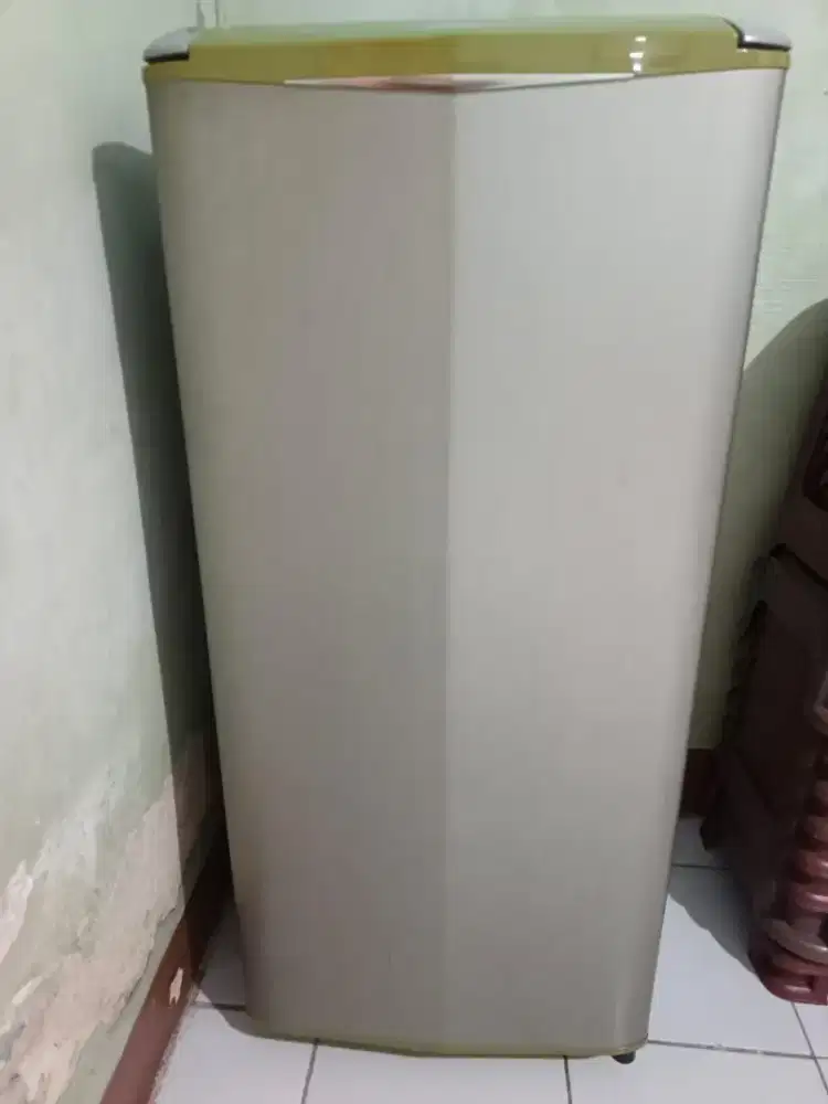 DIJUAL KULKAS SANYO 1 PINTU
