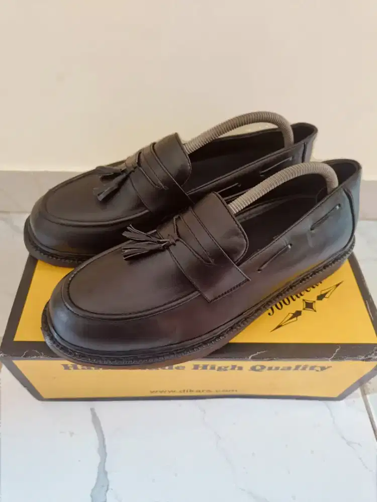 Sepatu loafers slip on size 43 original not bally dm formal casual