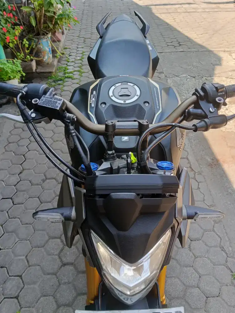 Sepeda motor Honda cb 150r THN 2023 N kab lengkap hidup panjang mulus