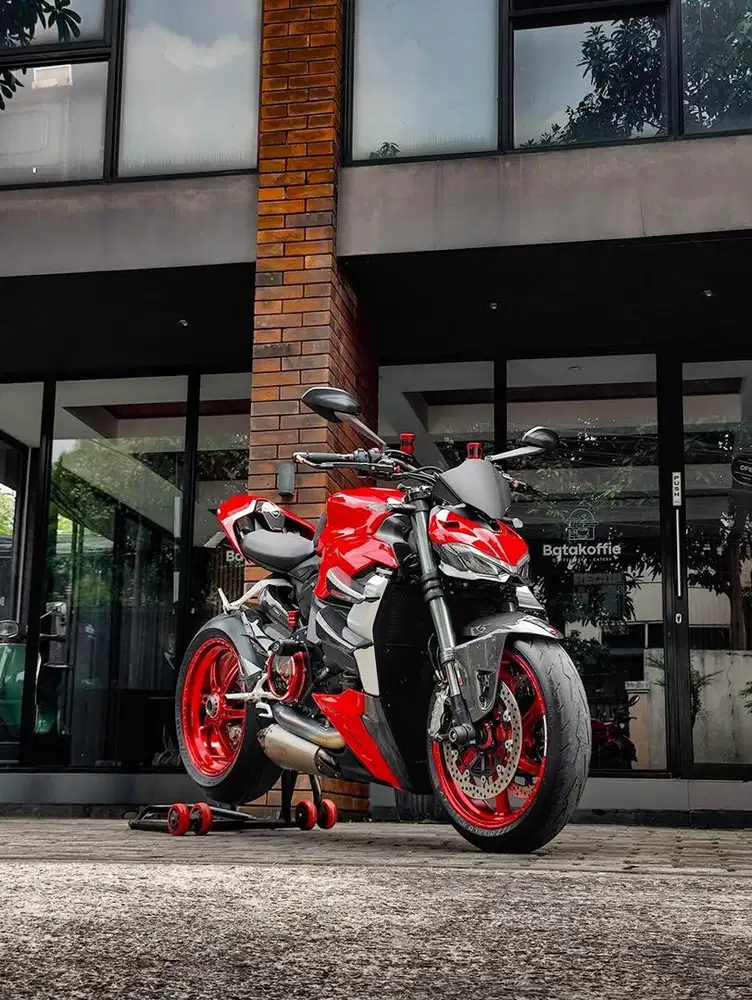 Ducati Streetfighter V2 tahun 2023 Full Modif Hedon Low Odo Mulus
