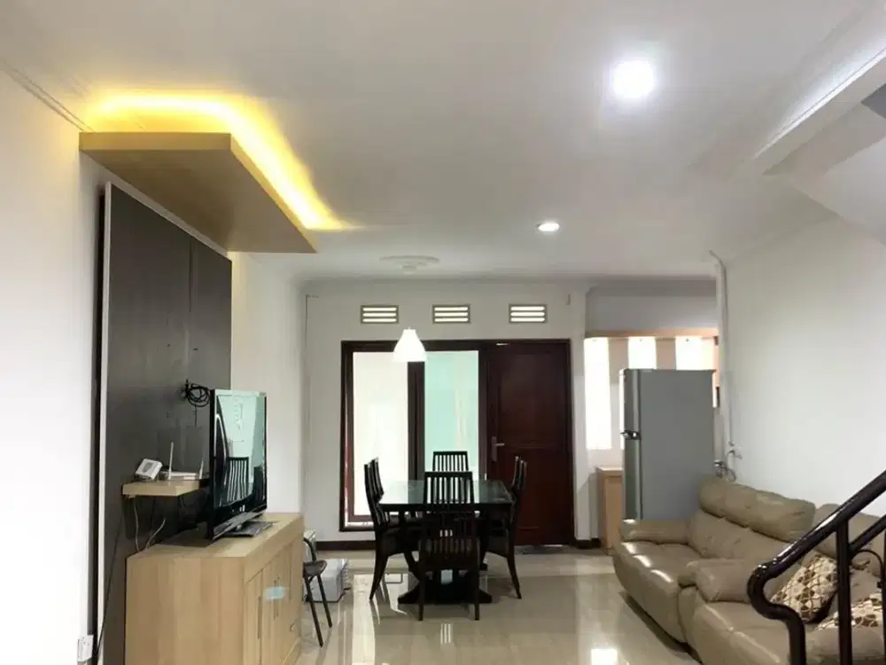Sewa Rumah Modern Setraduta 2 Lantai Furnish Siap Huni