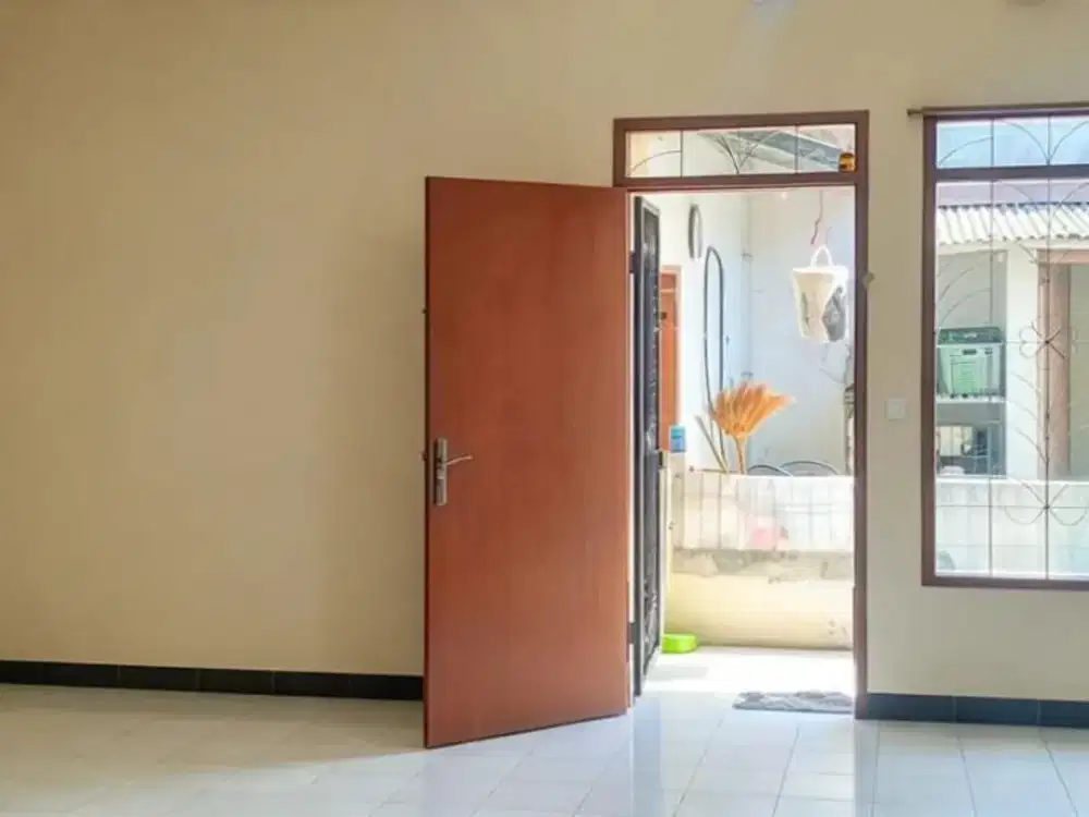 Dijual Cepat Rumah Nyaman Siap Huni Minimalis Lokasi Strategis di Taman Kopo Indah 2 Dekat Bank Ocbc Bandung