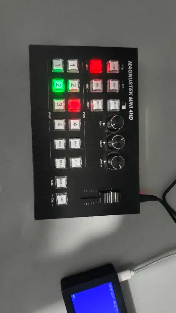 Jual HDMI switcher Magnustek dan video capture ezcap