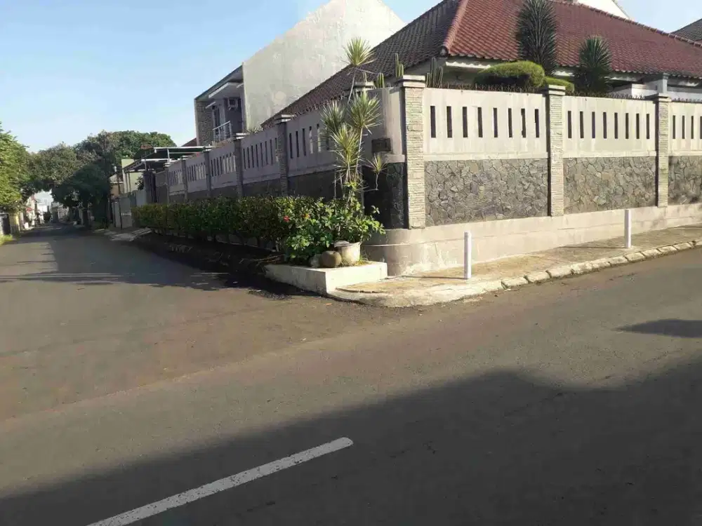 Dijual Rumah Hoek Asri & Nyaman Lokasi Strategis Pinggir Jalan Di Citeureup Cimahi Utara