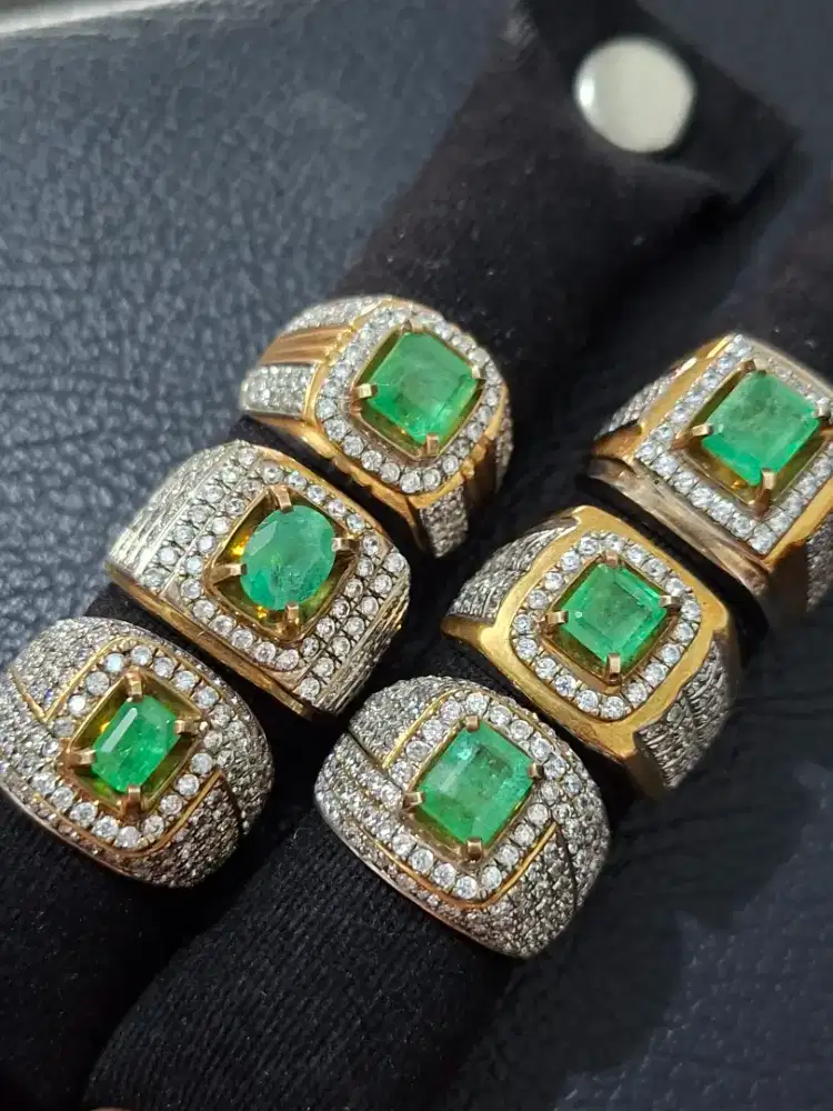 NATURAL EMERALD BERYL BORONGAN