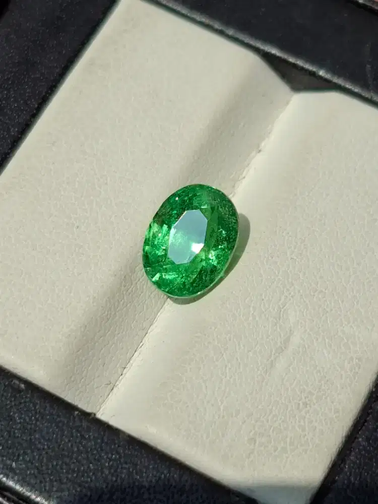 NATURAL TSAVORITE GARNET 3 CT