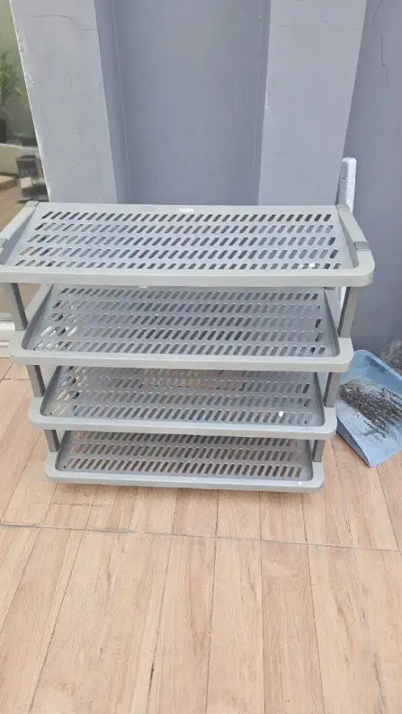 RAK SEPATU PLASTIK