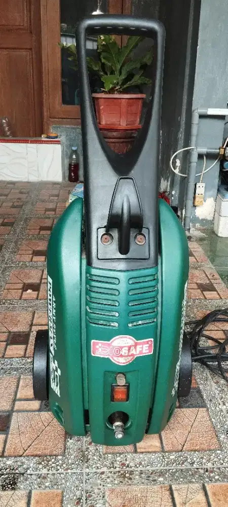 Jua alat pencuci motor