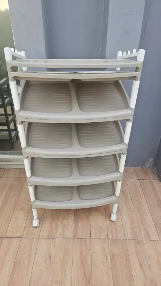 Rak Sepatu lupa merek
