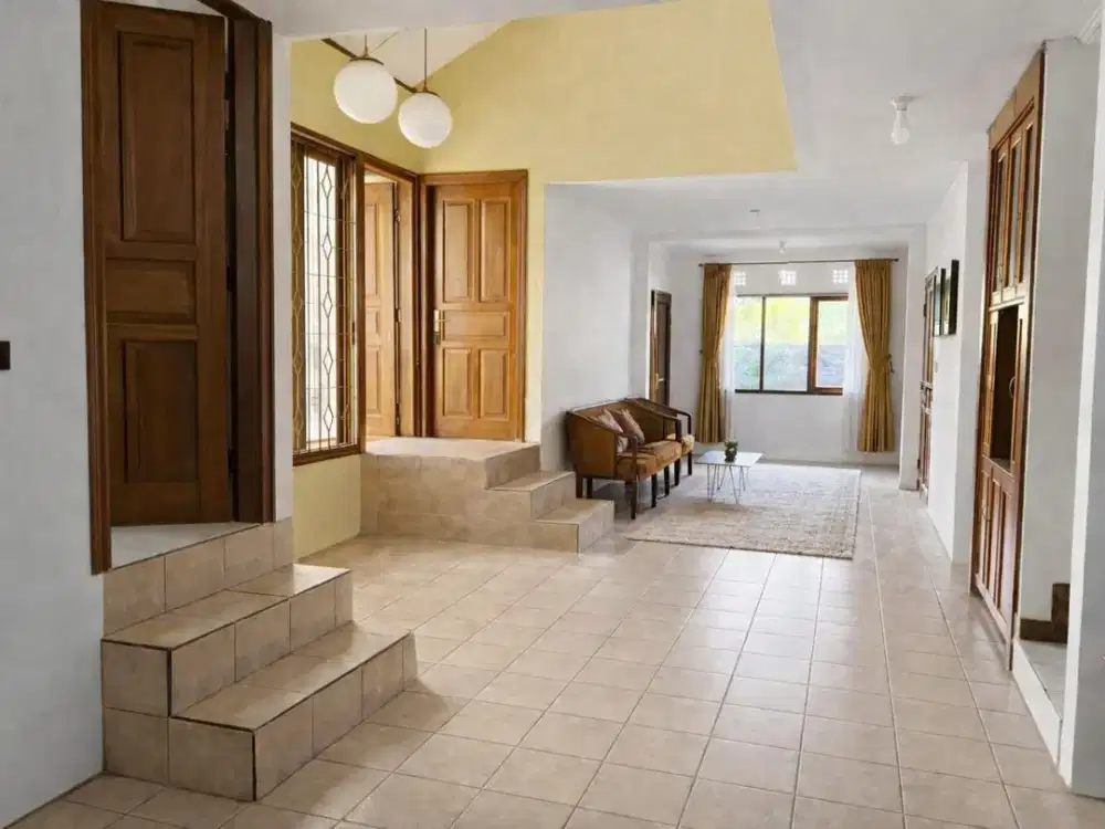 Dijual Rumah 2 Lantai Siap Huni Nyaman Terawat Minimalis Lokasi Strategis di Kawasan Pasteur Bandung
