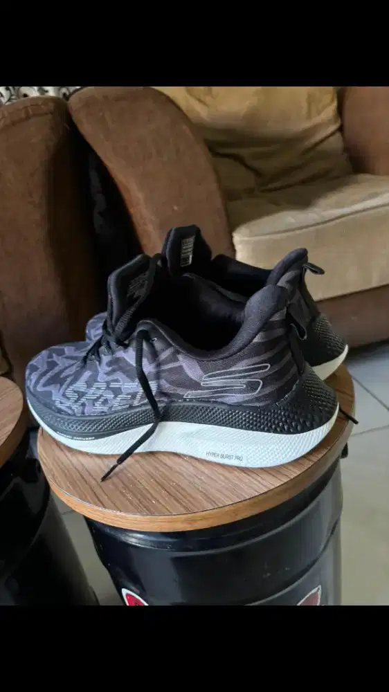 Sepatu Skechers size 42 Non Ori
