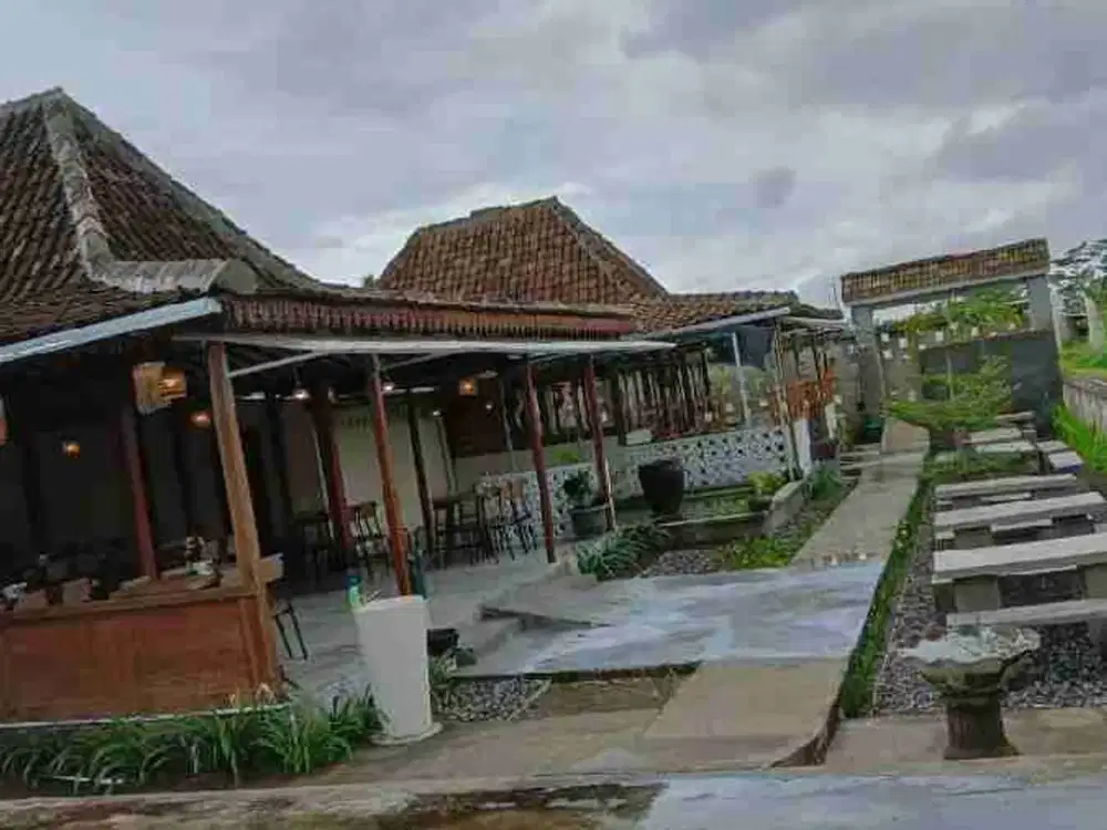 Di sewakan bekas resto 1200 m2 bangunan 400 m2 parkir ada.