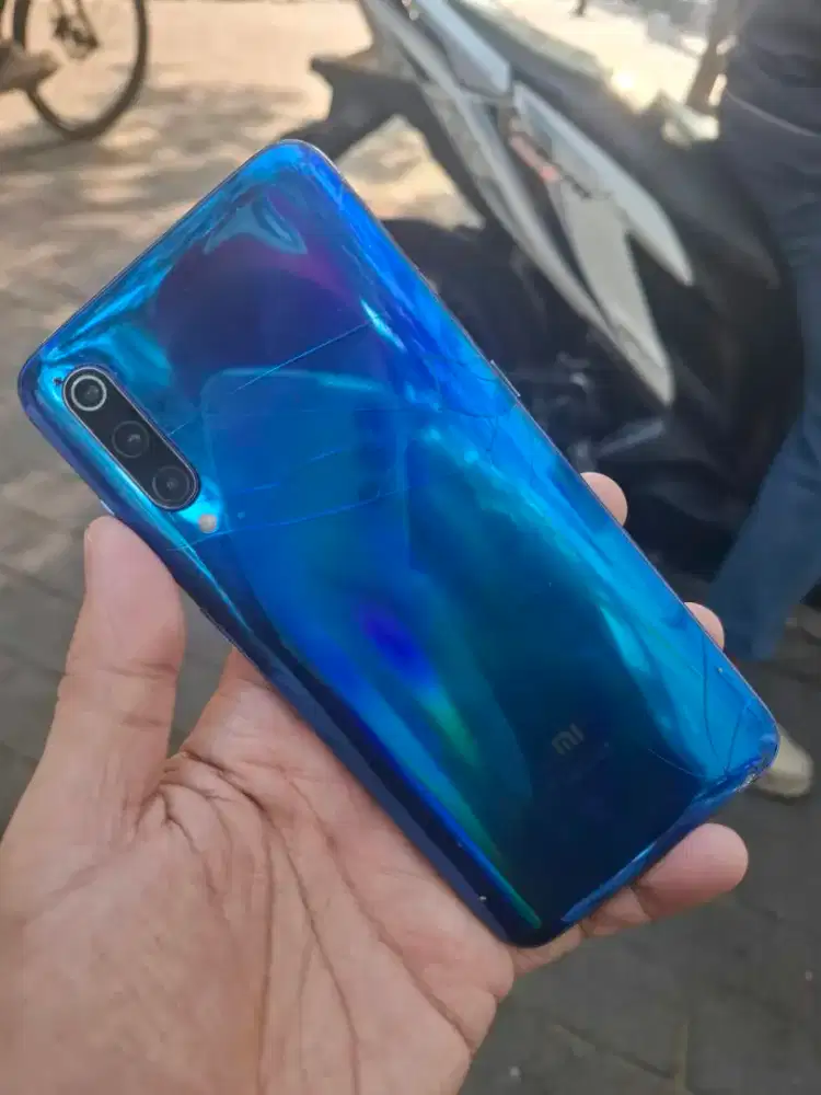Mi 9 6/128 resmi