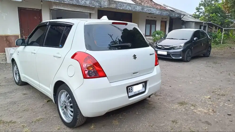 Suzuki Swift AT Th 2009 Putih Bersih  AB Sleman