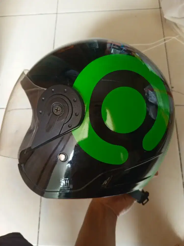 Helm hijau ojol