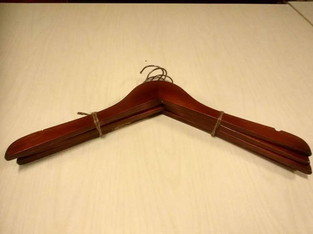 Hanger Gantungan Pakaian Kayu Kuat
