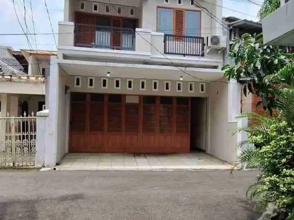 Rumah Dijual di Tebet Barat 2.5 Lt Siap Huni Dekat Mall dan Stasiun