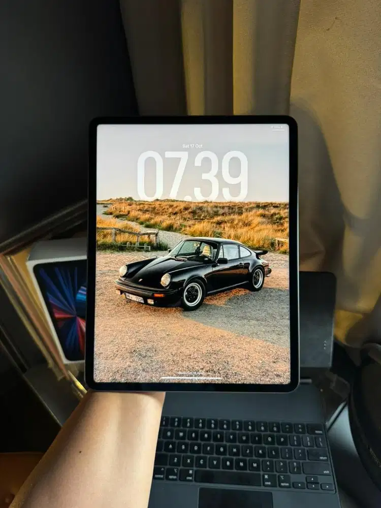 ipad pro 12.9 gen 5 M1 128gb wifi only + apple magic keyboard