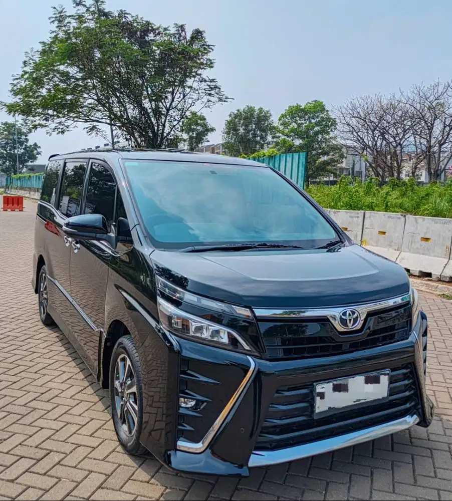 VOXY BLACK 2020 — Rp235 JUTA!