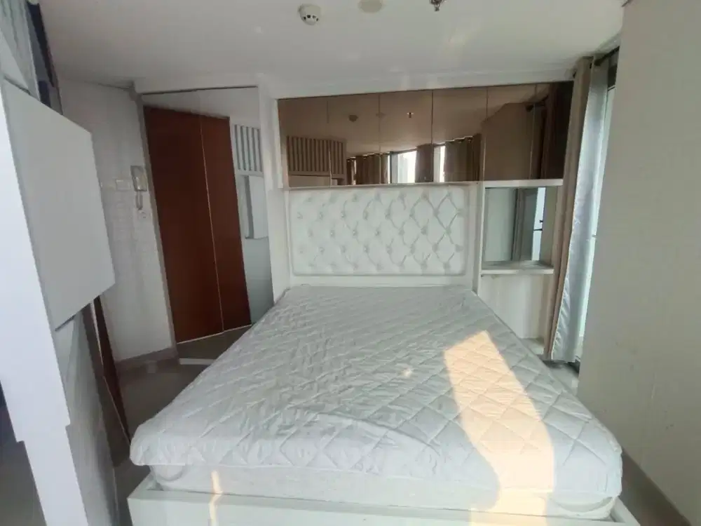 MURAH !!! Semi Furnished di Apartemen Bellevue Place Jakarta Selatan