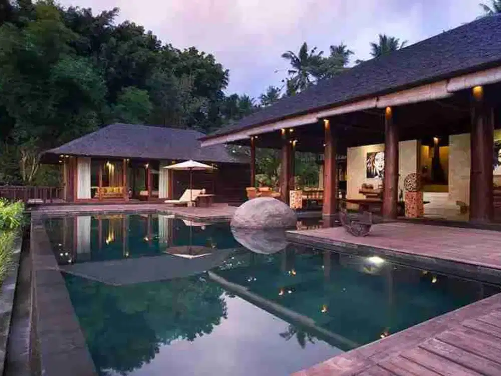 Villa Mewah Ubud dengan Taman Luas dan Akses Privat