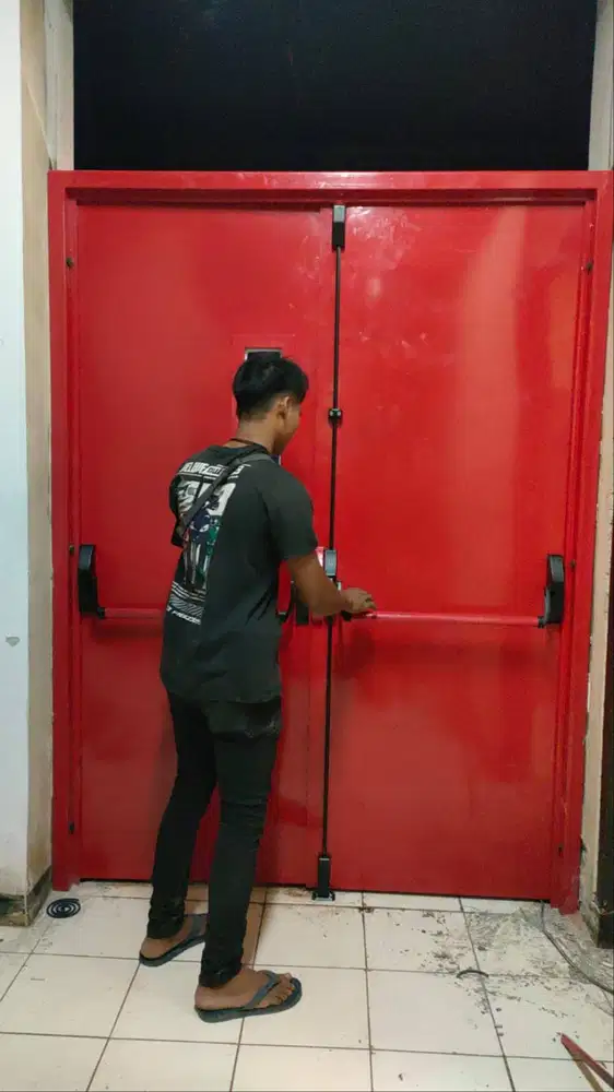 Pintu Emergency Besi untuk Proyek Gedung dan Industri