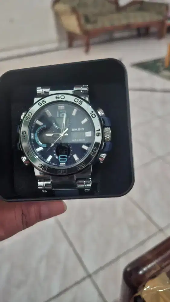 Jam tangan msh gres hy sekali pakai msh baru