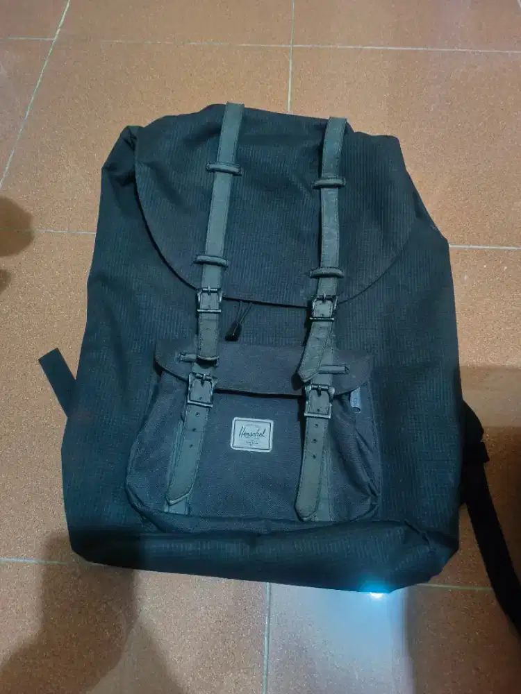 Backpack Herschel bekas bagus