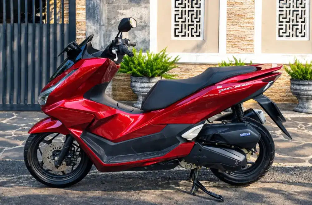 Honda PCX 160 CBS 2025 - Merah Glossy (Mulus Like New / Siap Pakai)