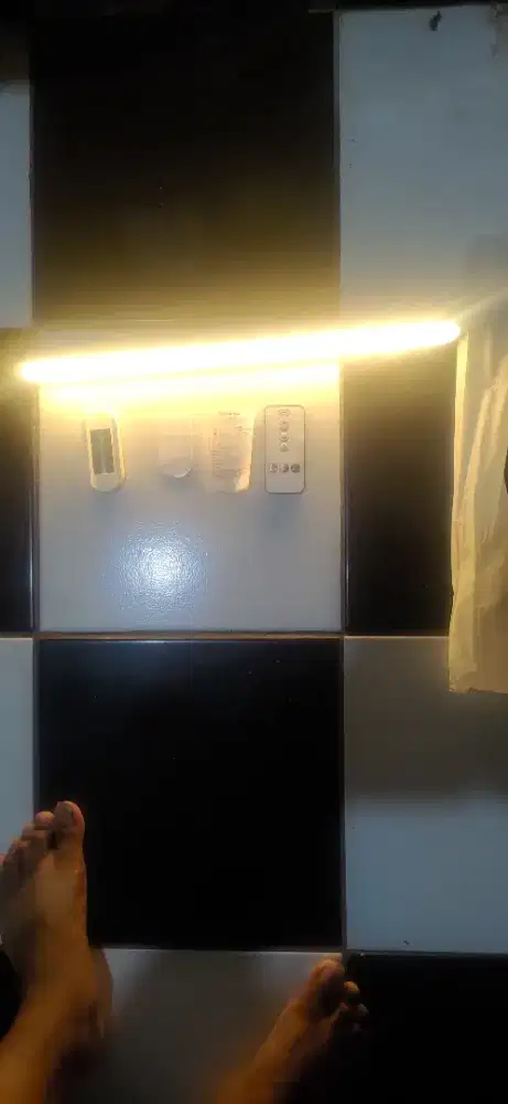 lampu dinding tempel remote