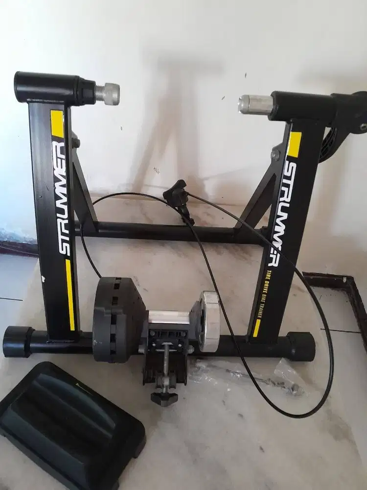 Strummer Bike Trainer BT 9 Untuk latian sepeda dalam ruangan