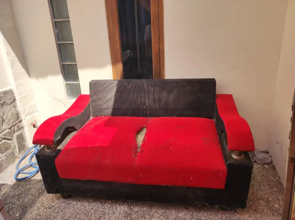 Sofa gratis ambil aja