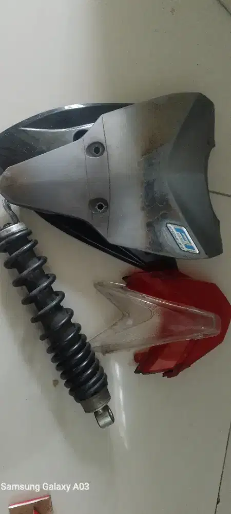 Dijual borongan shock, mika stoplamp ,sen +dasi tameng vario KZR 2012