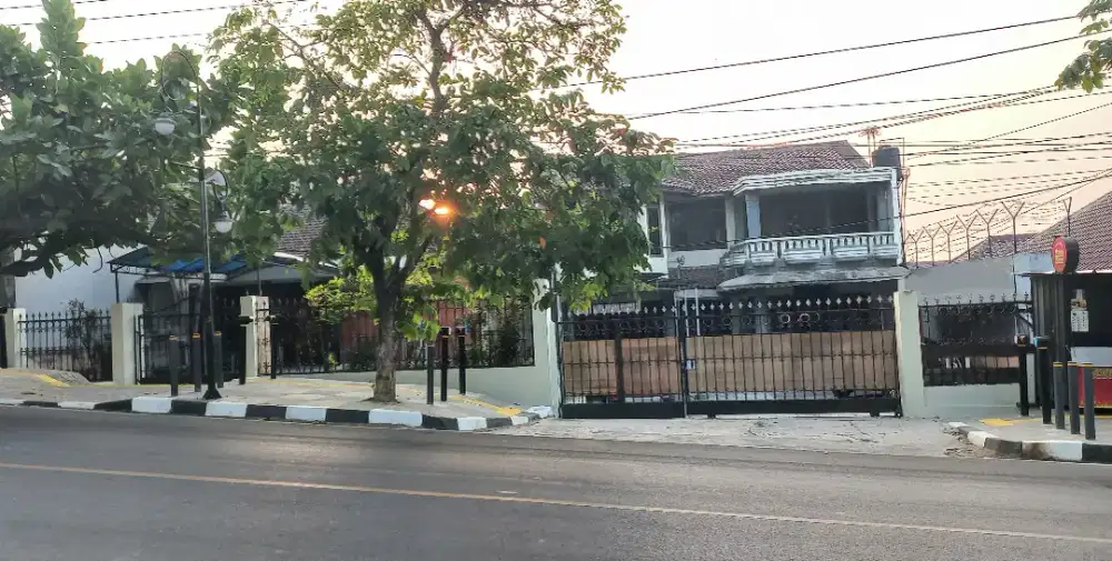 DIJUAL TANAH DAN RUMAH 3 LANTAI