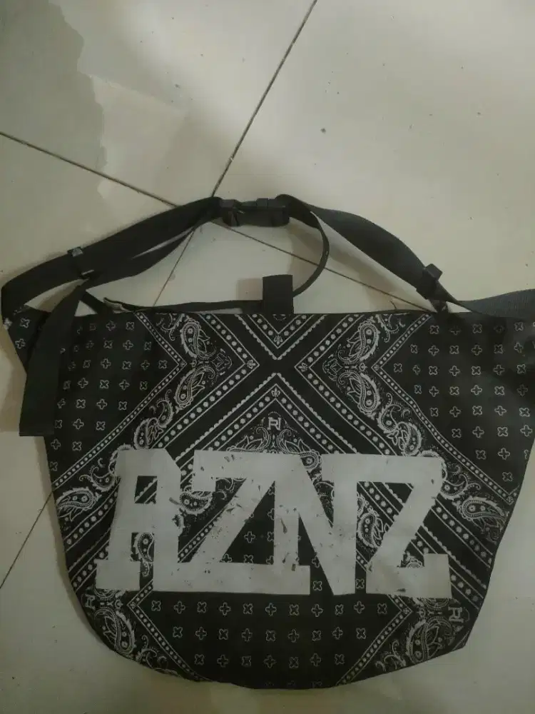 Tas WB braded besar