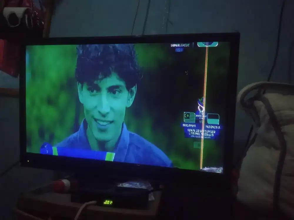 Tv LED merek Sharp 32in+stb