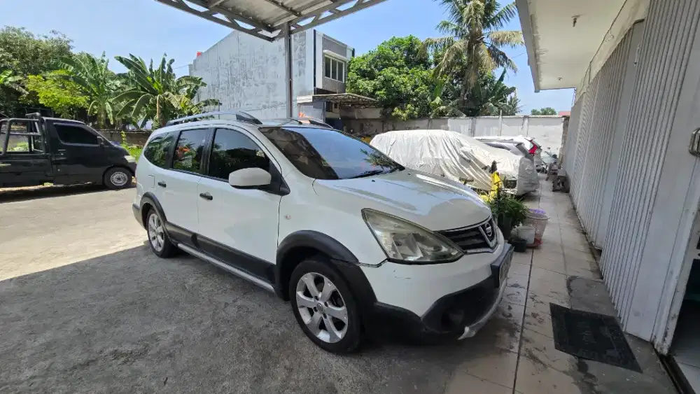 Nissan Grand livina xgear 2013