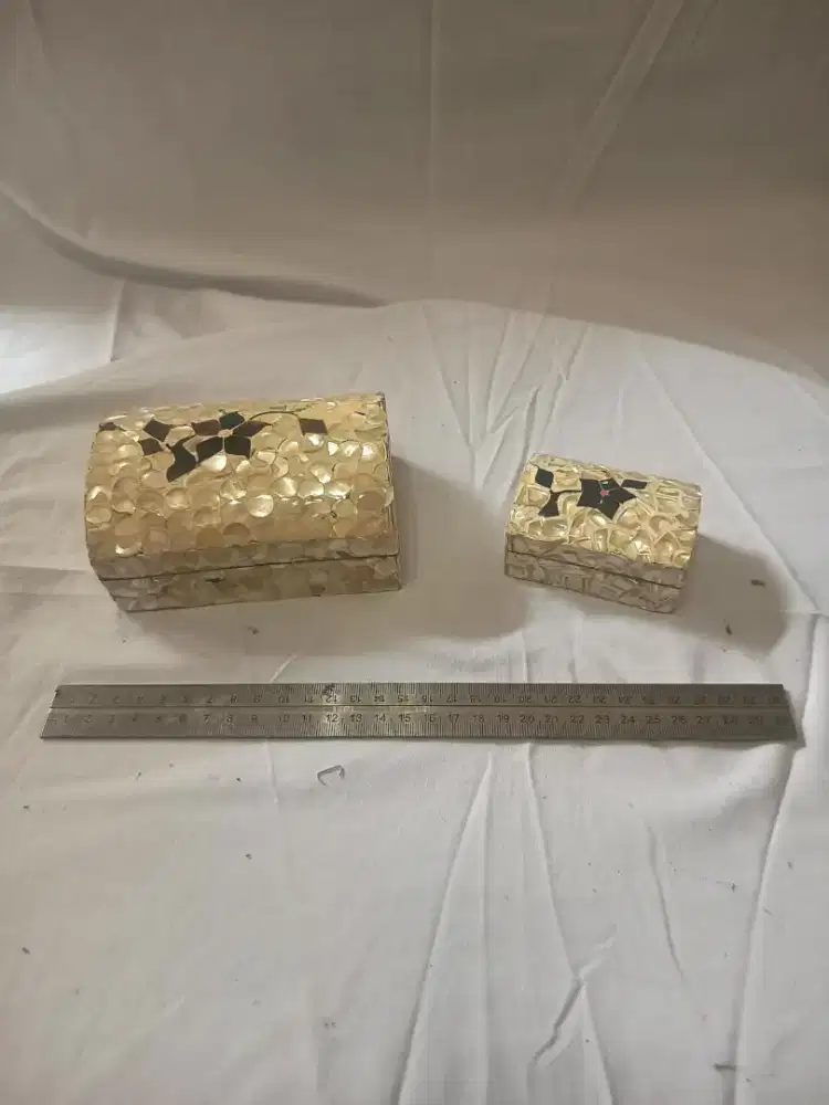 Dijual 2 Kotak Hias dari kulit kerang Motif Bunga Warna Emas
