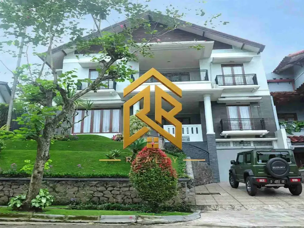 Rumah Villa dengan Kolam Renang Pribadi di kawasan Resort Dago Pakar Bandung Utara