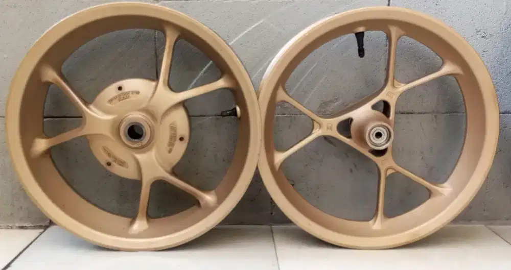 Velg Aerox 155 warna Gold (depan & belakang)