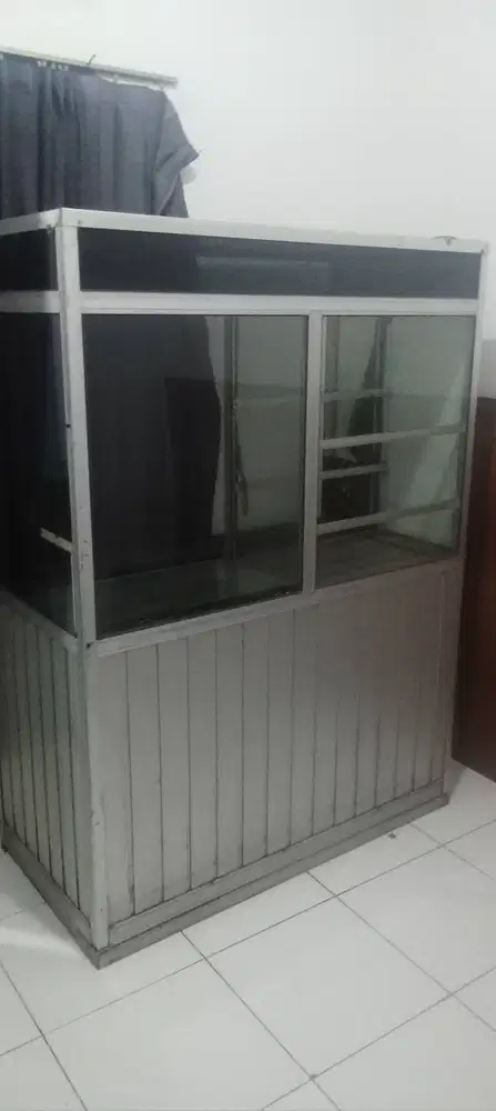 Etalase serbaguna guna