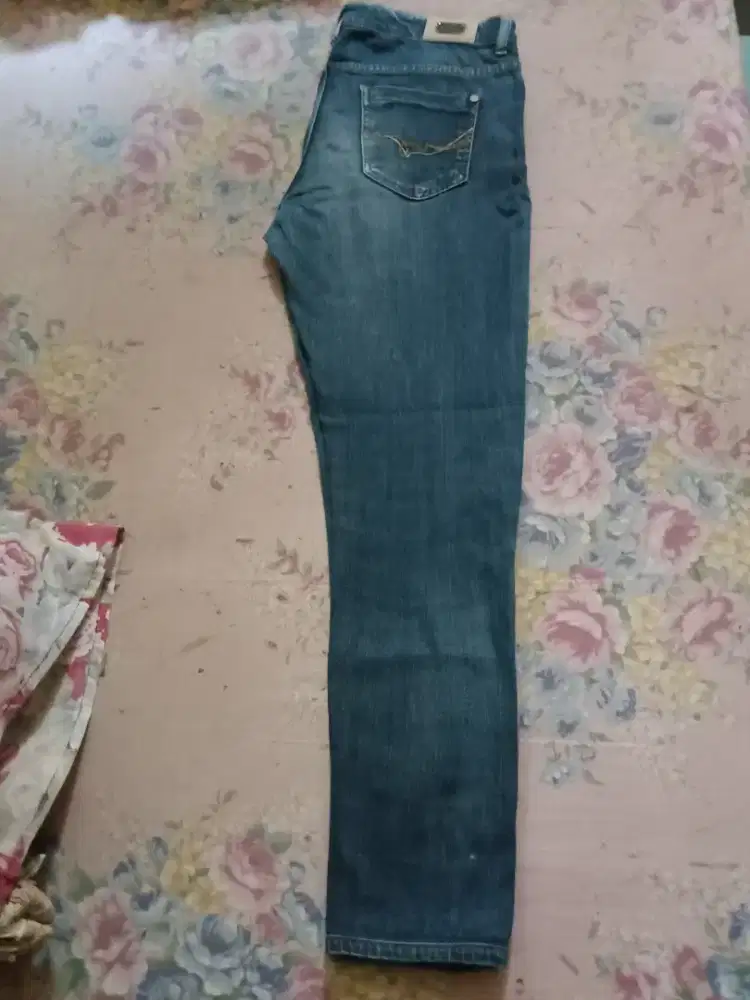 Koleksi celana jeans Hermes