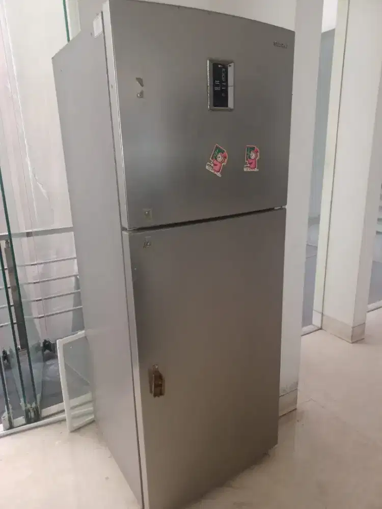 Lemari Es 2 pintu