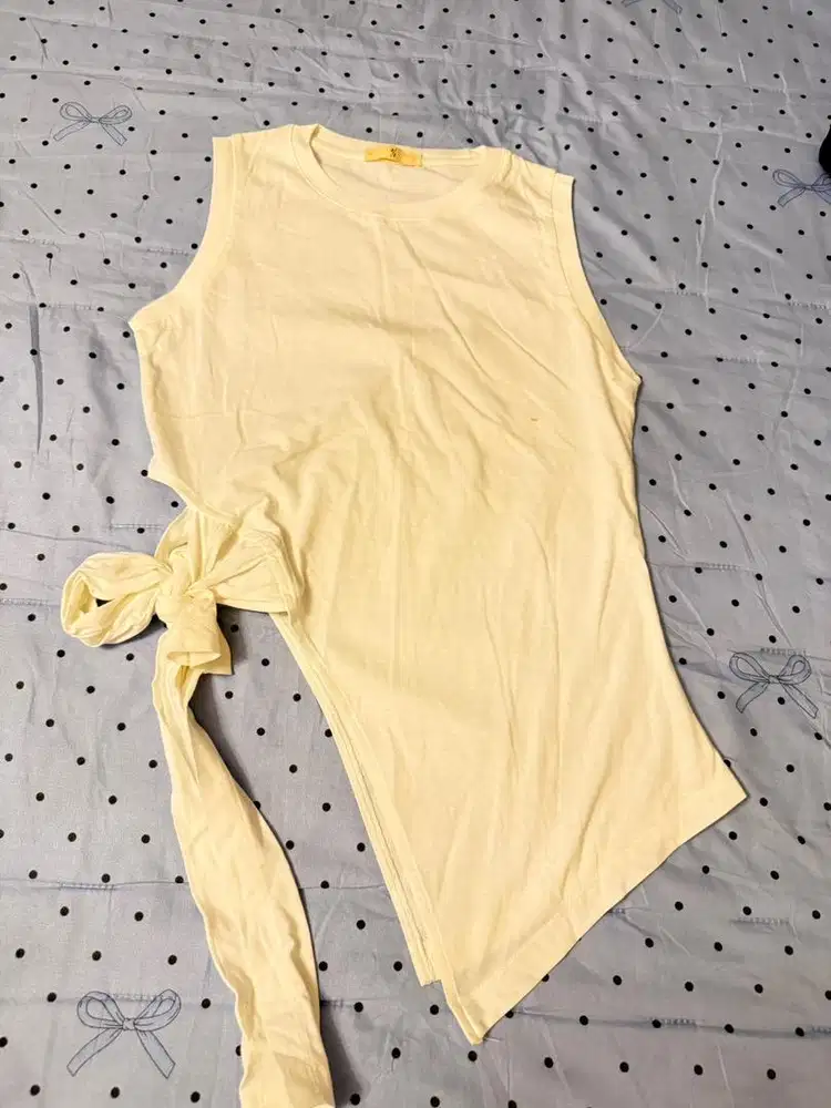 Baju putih pita