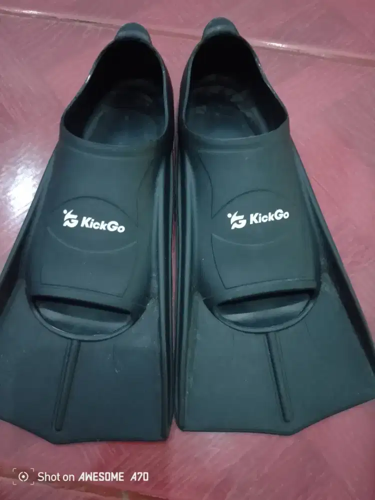 Sepatu renang KickGo