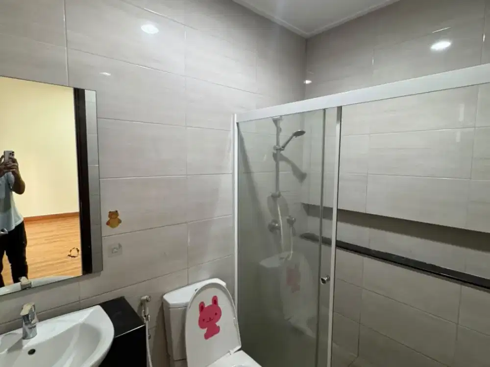 DISEWAKAN RUMAH UNFURNISHED BAGUS LOKASI STRATEGIS di GOLF ISLAND, PANTAI INDAH KAPUK