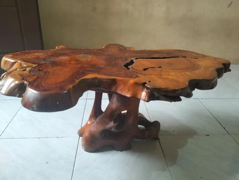 Meja akar kayu antik