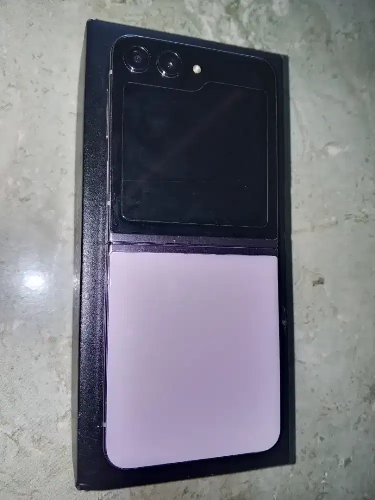 Jual Samsung z flip 5 
Lcd rusak mati,mesin aman
