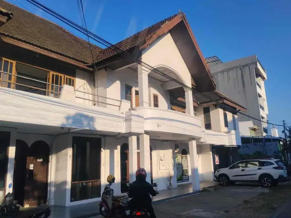 dijual rumah dan tanah yang luas di tengah kota makassar cocok untuk kost kostan dan guest house